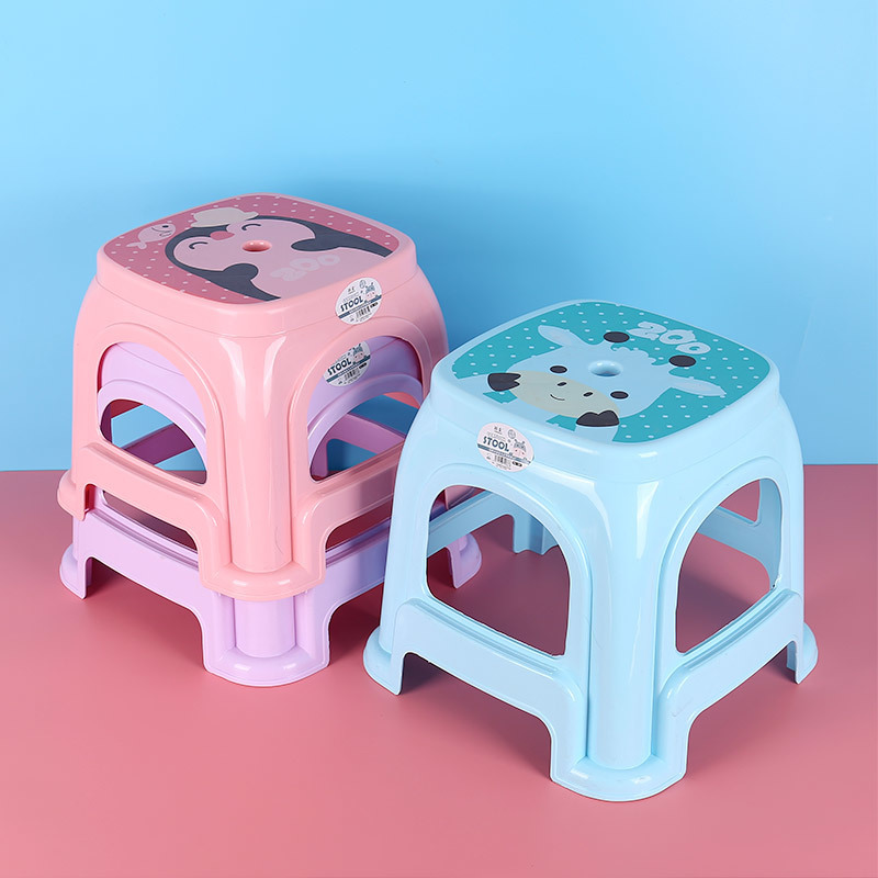 Taburete pequeño grueso de dibujos animados para niños, banco antideslizante de plástico, mesa de centro para adultos domésticos, taburete, baño de pedal, taburete bajo para bebés