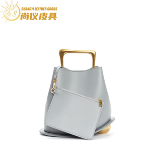 �¿���Ƥƽ�y����������M��ţƤͨ�ڲ˻@��ˮͰ��ľ�|б���