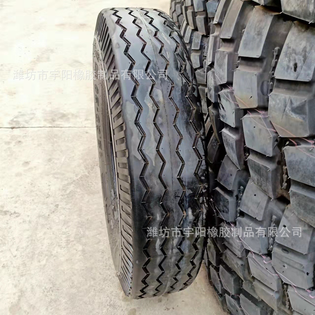 12.00-20顺纹 载重卡车 货车轮胎  加厚