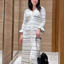 S家法式小众 2025春新款黑白撞色条纹荷叶边针织连衣裙女修身显瘦