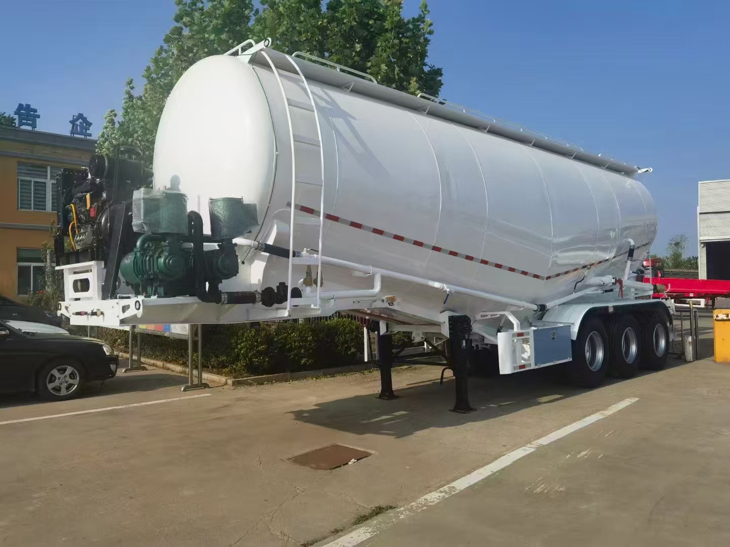 Sales of 55 Cubic Bulk Cement Tank Dry Mixed Mortar Tank Hanging Powder Tank Truck Export Export Cement Tank Truck Cross-Border
