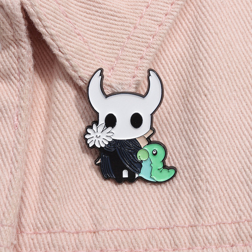 Personalized Design Cartoon Game Hollow Knight Merchandise Metal Commemorative Pin Backpack Hat Anime Versatile Decorative Fastener