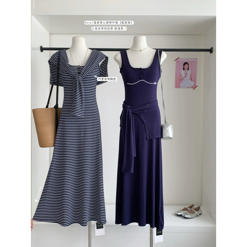 Настоящая фотография контрастных цветных полосок со встроенными подушечками для груди, платье на подтяжках, шаль для женщин, новый летний костюм 2025 года в корейском стиле, облегающий костюм, закрывающий ягодицы.