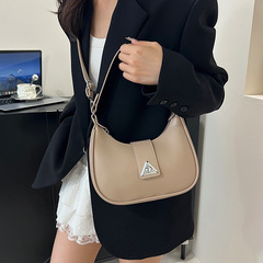 厂家直销跨境新款2025小众设计斜挎女包通勤腋下月牙包百搭单肩包