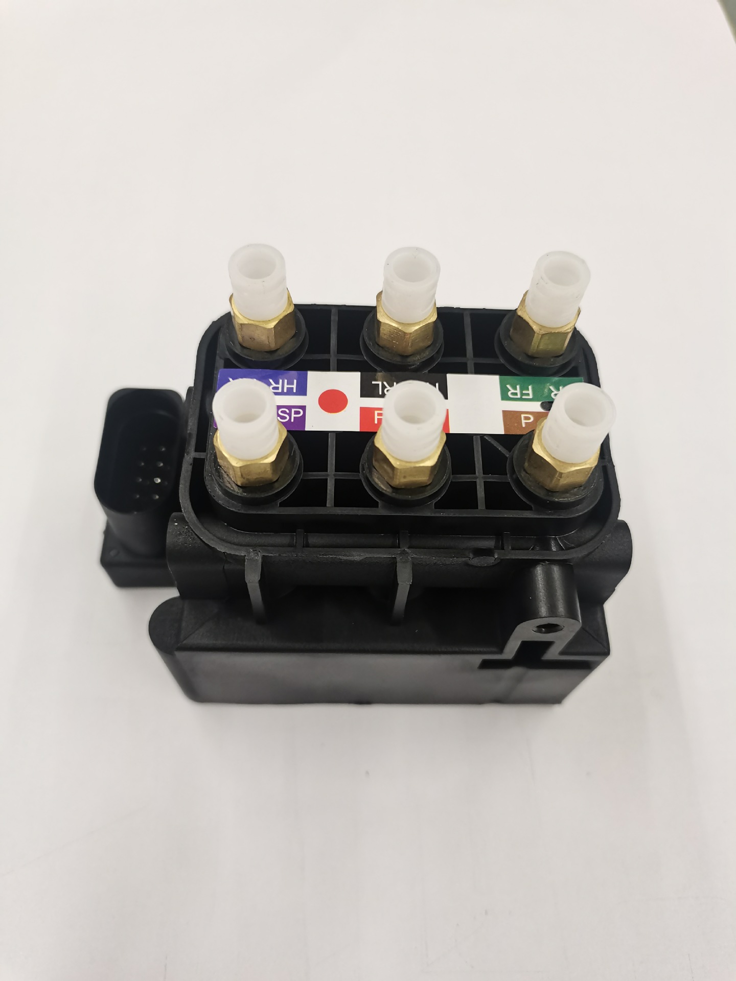 4F0616013 Distribution Valve Is Suitable for Audi A8D3A6C6 Phaeton 3D0616013 Bentley Gt Source Manufacturer