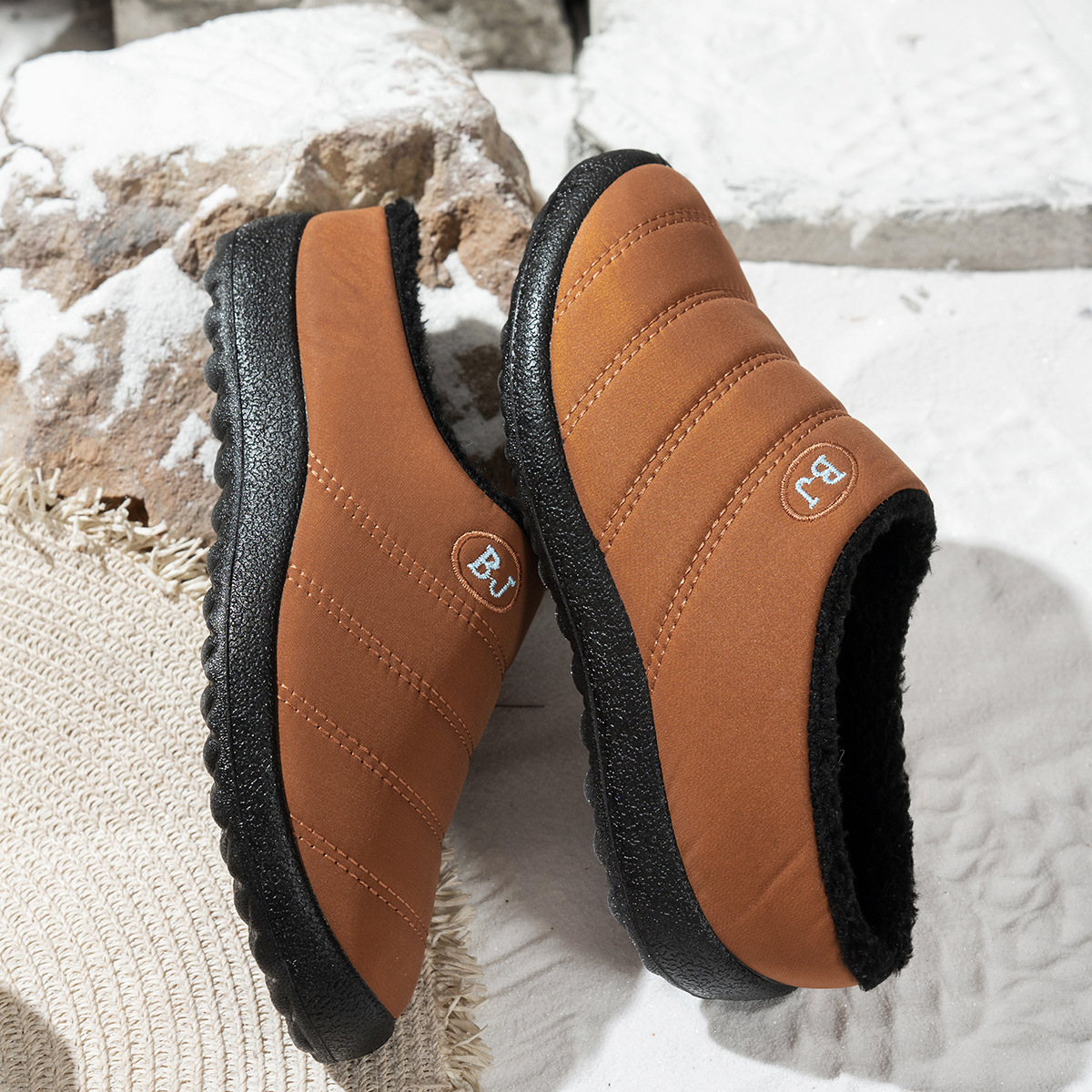 2022 Xinqing otoño e invierno nuevos zapatos de algodón para el hogar de las mujeres Zapatillas de algodón de tacón ligero de felpa gruesa antideslizante zapatos de algodón impermeables transfronterizos 43