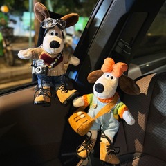 かわいい漫画の犬の自動車のシートベルトの肩カバーの保護カバーの車の人形のぬいぐるみの車内の装飾の置物