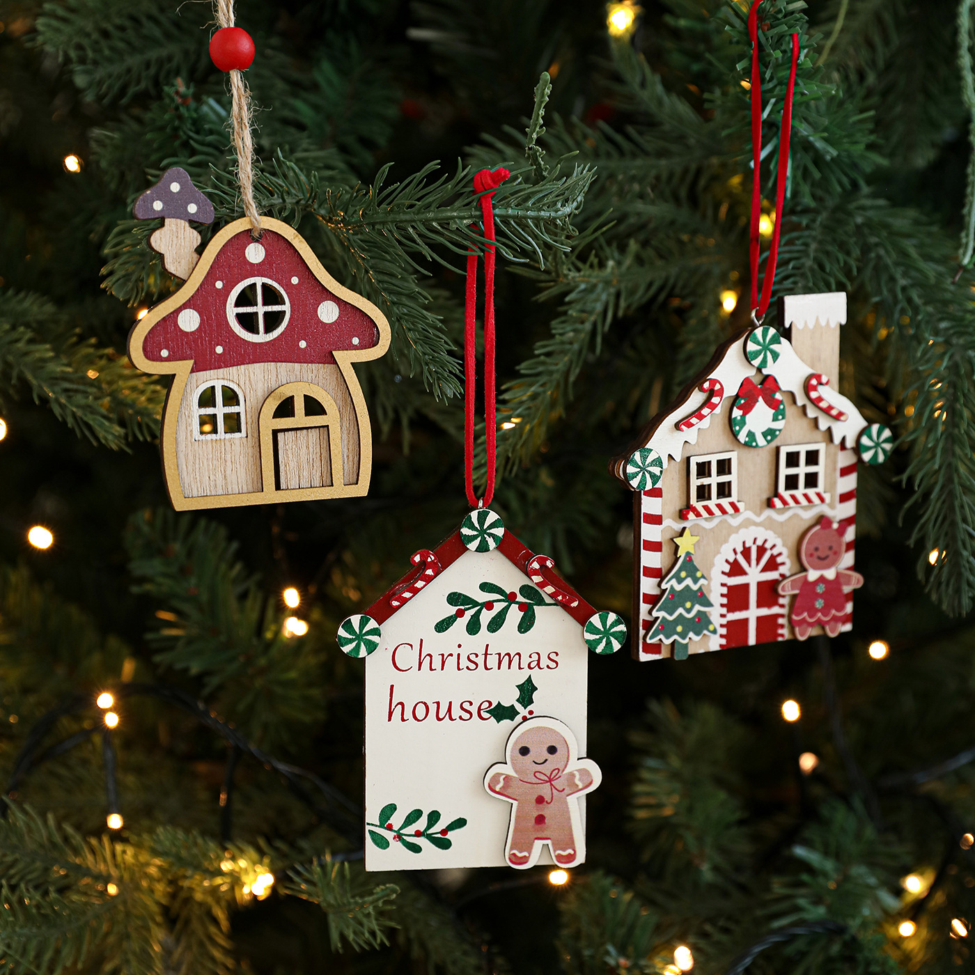 Nuevos colgantes de madera roja para la casa colgantes de árbol de Navidad de madera decoración de escenas pintadas al por mayor