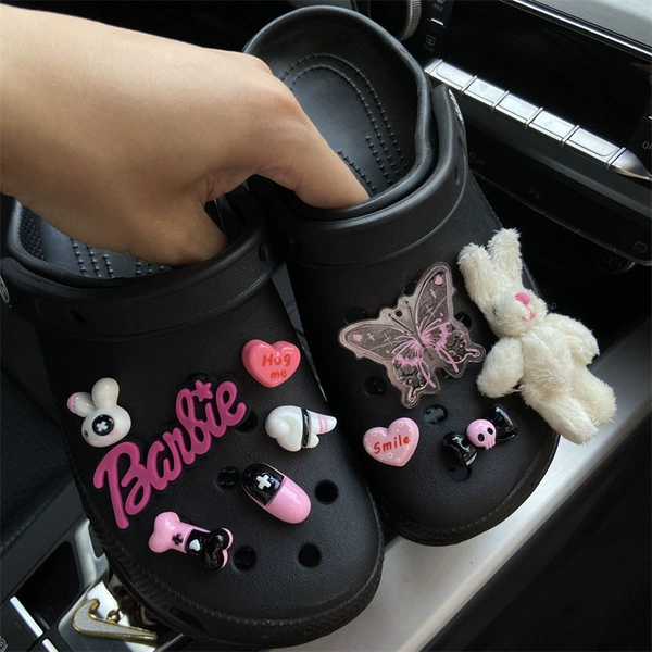 9 pink Barbie butterfly set (no shoes