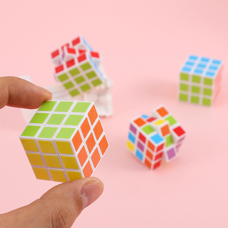 Protección del medio ambiente, descompresión transfronteriza, rotación de rompecabezas de 3cm, juguetes pequeños 3D, geometría tridimensional, dos, tres y cuatro órdenes, cubo de Rubik al por mayor