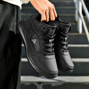 �N��Ь�з�����ˮ���͌��I��N�ϰ๤�����ļ��N�����ú�ɫ���eЬ