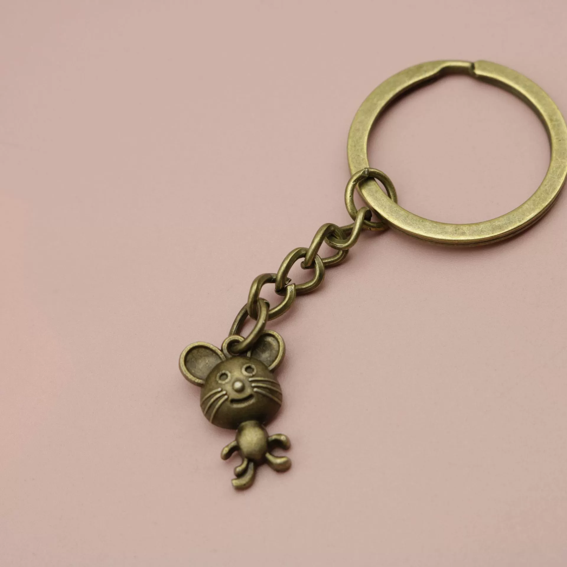 Accessory, keychain, Amazon, Aliexpress, simple and elegant design