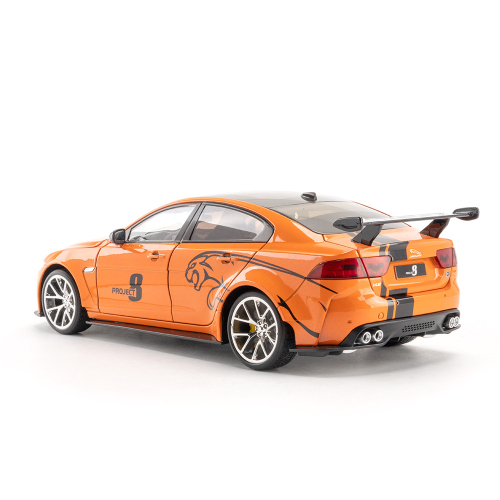 Modelo de coche de aleación Qiyi 1:18 Jaguar XE SVProject coche deportivo con decoración de modelo de sonido de coche de juguete deslizante
