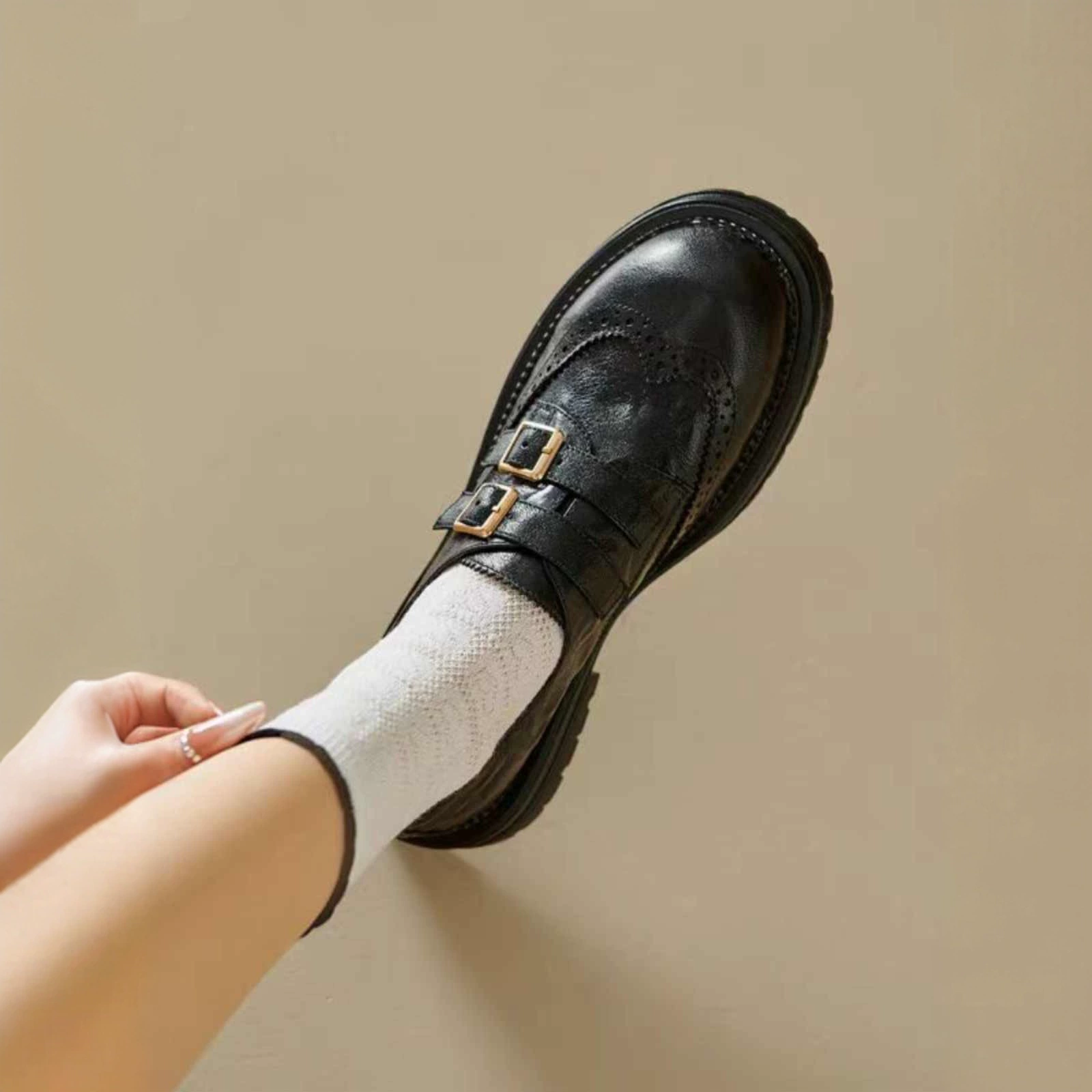 Французские мягкие туфли с толстой кожей на одной подошве 2025 новый английский стиль черный мягкий кожаные туфли маленькие кожаные женские туфли Lefu zj