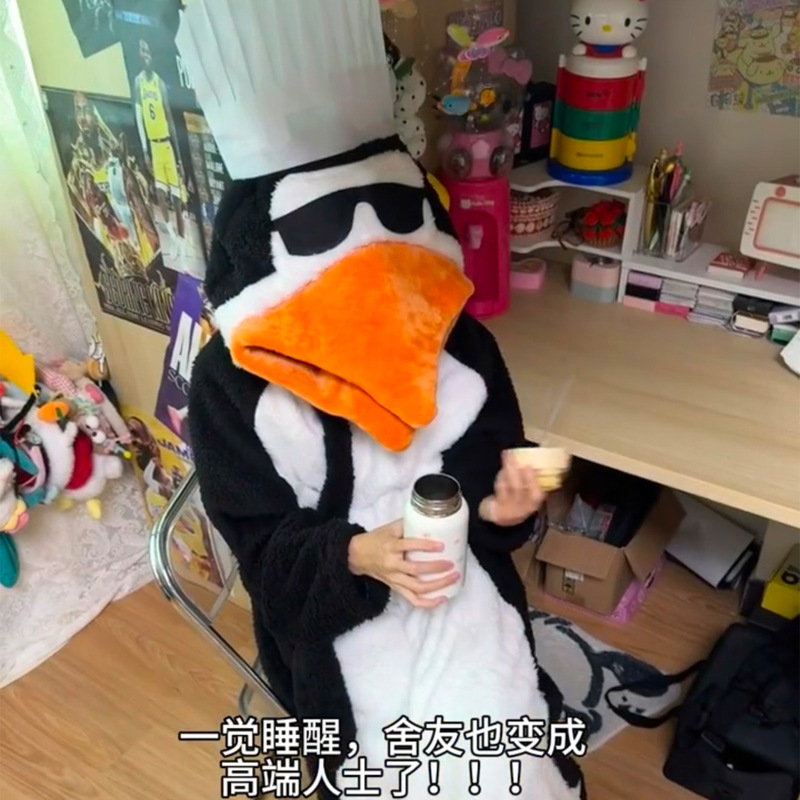Elegant People's Vulgar Penguin One-Piece Pajamas, Funny Autumn and Winter Coral Velvet Home Clothes, Thickeneded and Warm, Can Be Worn Outside Elegant People's Vulgar Penguin One-Piece Pajamas, Funny Autumn and Winter Coral Velvet Home Clothes, Thickeneded and Warm, Can Be Worn Outside
