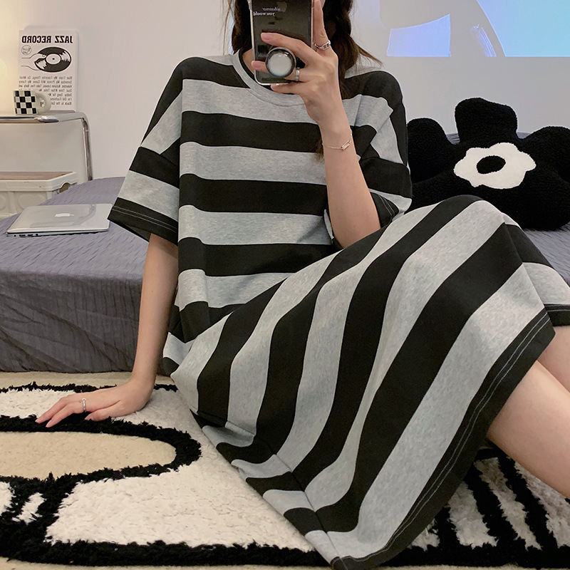 검정색과 회색 줄무늬#56056