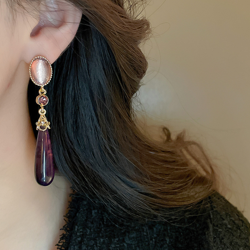 Designer style diamond inlaid resin water drop earrings, artistic retro light luxury long earrings, antique style earrings_voghion.com