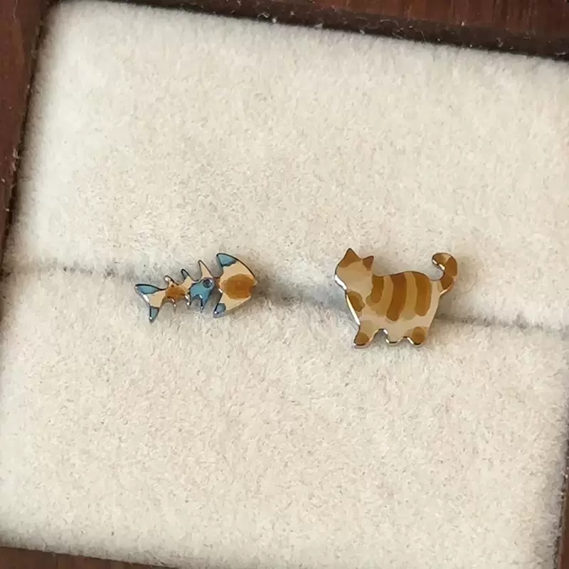 成为你的小猫~可爱猫咪小鱼耳钉女复古不对称小众设计高级感耳饰