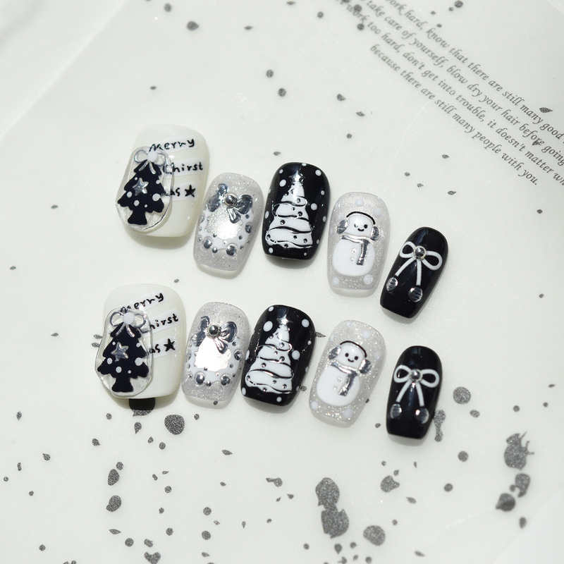 Handmade Wearable Nails: Silver Christmas Snowman, Playful Fake Nails, Short Square Design, Festive Wreath, Cute and Detachable Handmade Wearable Nails: Silver Christmas Snowman, Playful Fake Nails, Short Square Design, Festive Wreath, Cute and Detachable