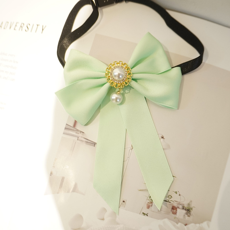Fresh green pearl buckle