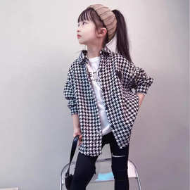 女童格子衬衫春秋2026新款儿童黑色千鸟格外套女宝宝爱心刺绣上衣