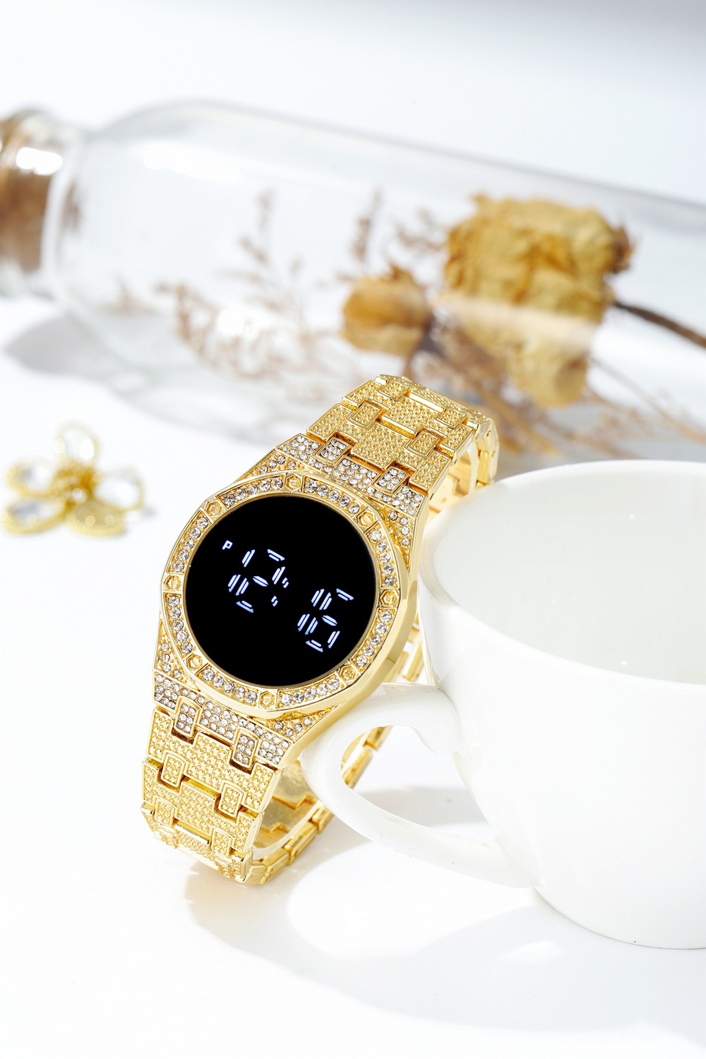 2024 Neue Luxus-Diamantarmband-Legierungsstahlband LED-Anzeige Touchscreen Damenuhr_voghion.com