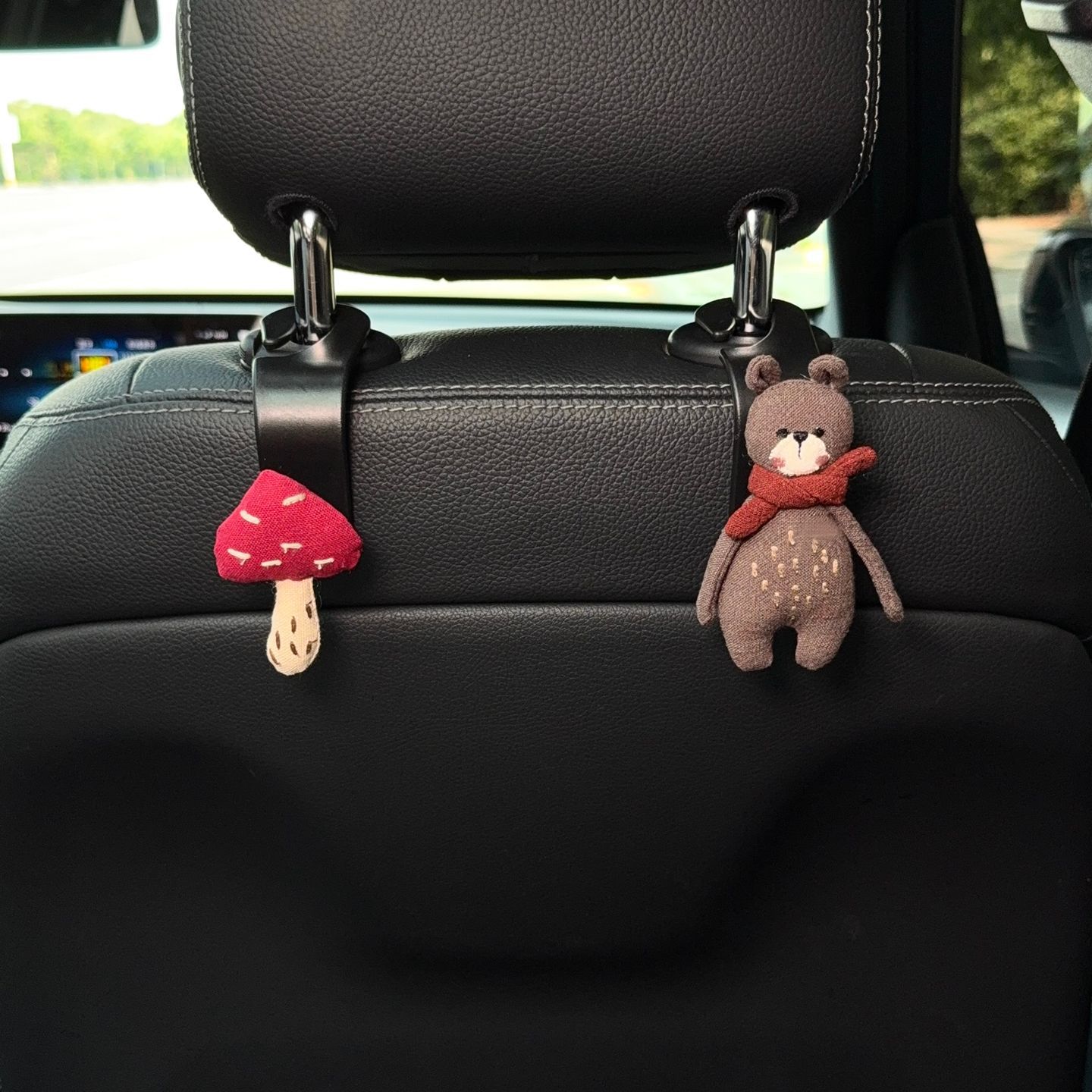 Car seat back hook, car storage fabric hook, artistic style, cute cartoon hook for car interior, suitable for the back seat