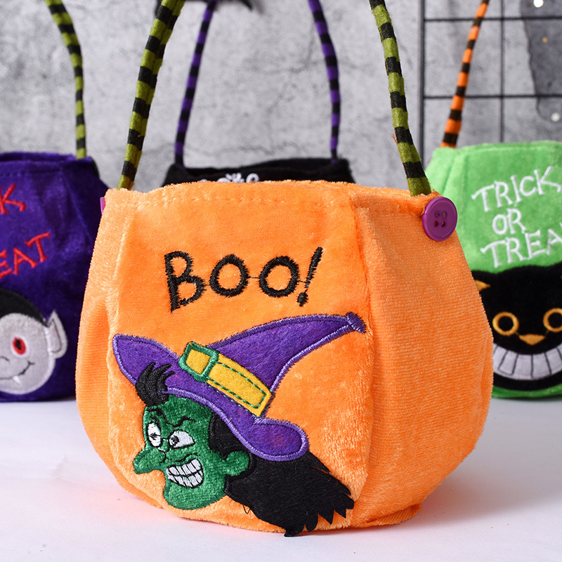 A Halloween Simple Cartoon Pumpkin Shape Shoulder Bag display picture 3