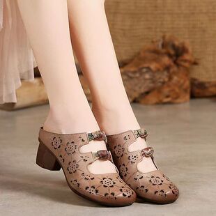 ����ЬŮ�ļ��¿��и���Ь�����L�U�� ͸�����m�⴩������Ь