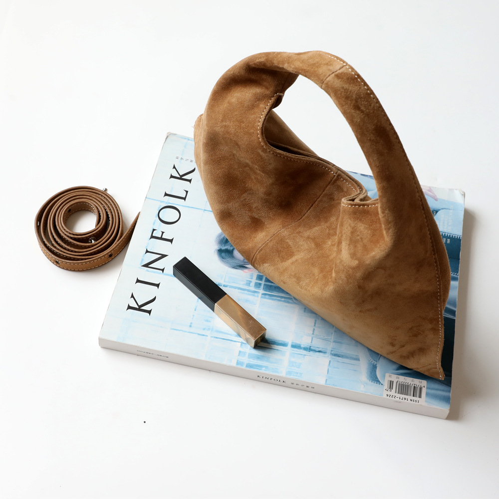 양 스웨이드 핸드백 2024 가을과 겨울 새로운 가죽 어깨 크로스 바디 작은 가방