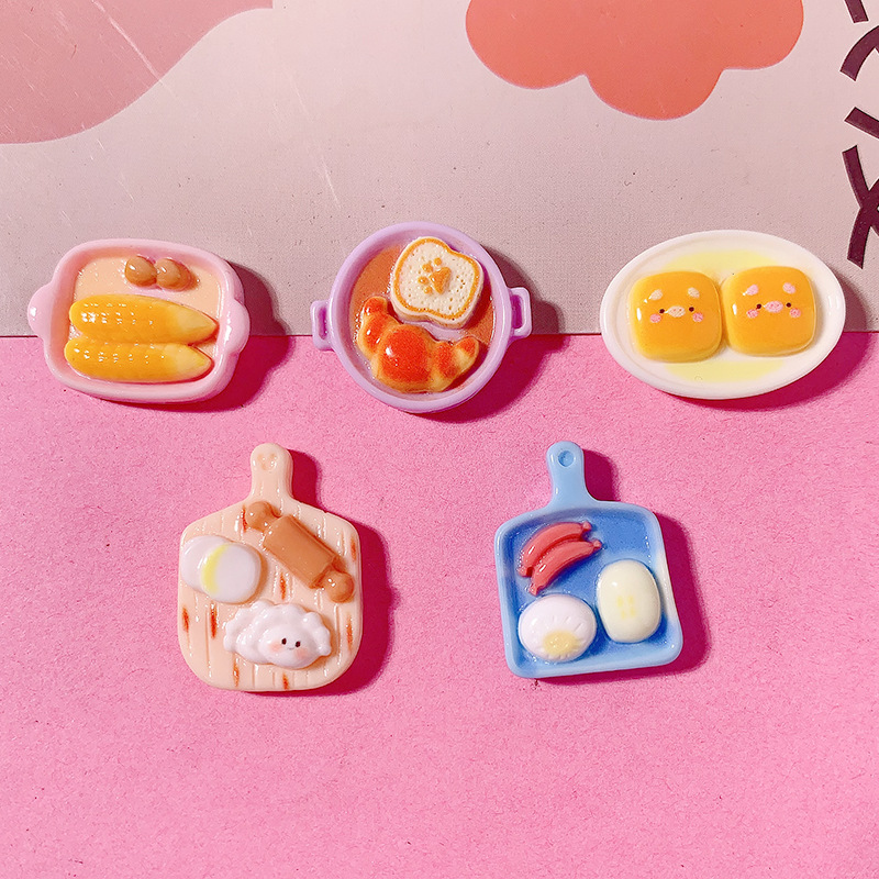 Nuevo paquete de pan de dibujos animados diy accesorios de resina adornamiento de pegamento de crema para el cabello de caja de teléfono móvil hebilla de zapato colgante hecho a mano