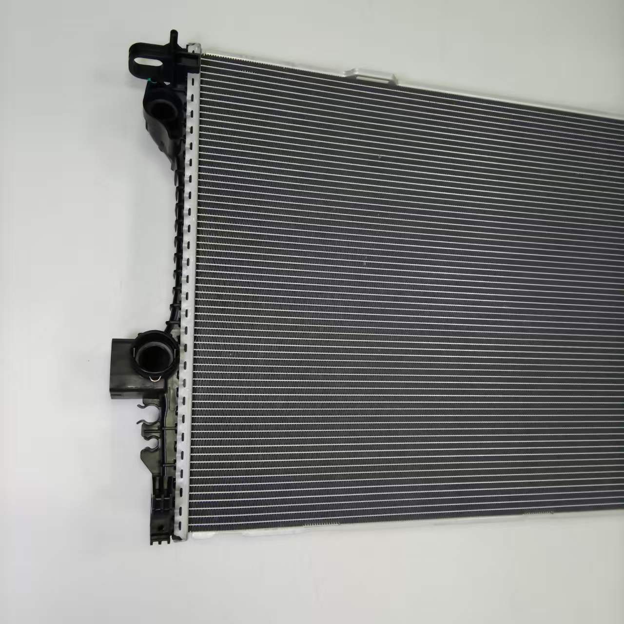 Suitable for 2017-2023 Porsche Panamera 2.9t Radiator Water Tank Model 9A712125300