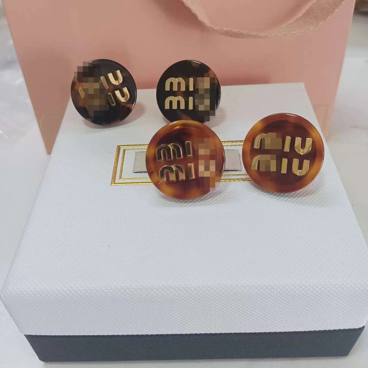 24 New Miu Fashion Shallow Hawksbill Acetic Acid Drill Letter Earrings Earrings Earrings High Sense M Letter Earrings High Version