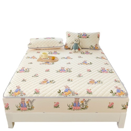 A-class antibacterial quilted bedspread protector with a three-piece set for dream beds, featuring printed quilted cotton sheets, suitable for babies