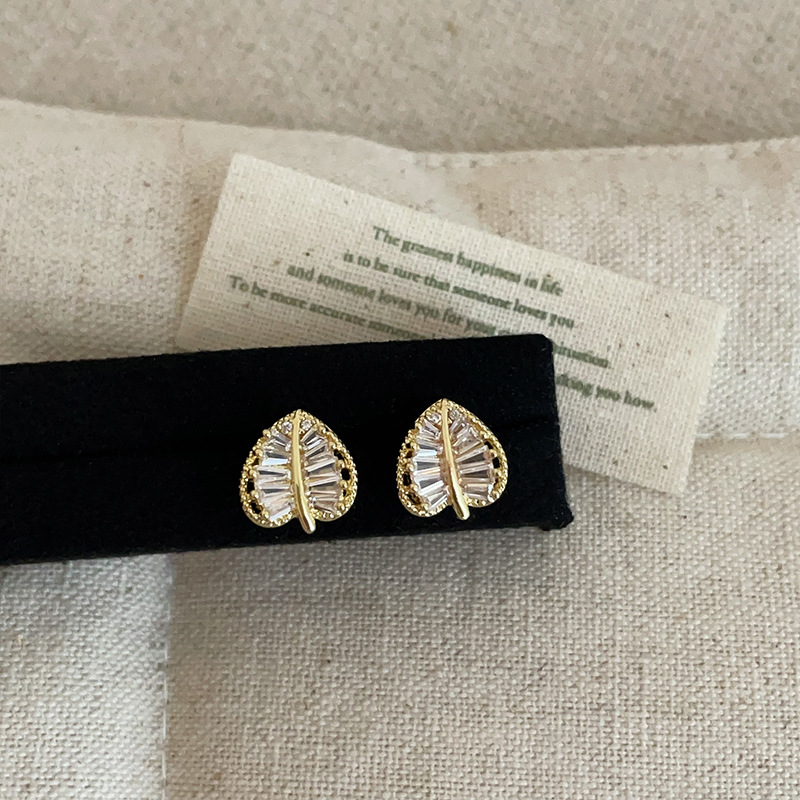 Pendientes de botón con perla y circonitas para mujer diario_voghion.com