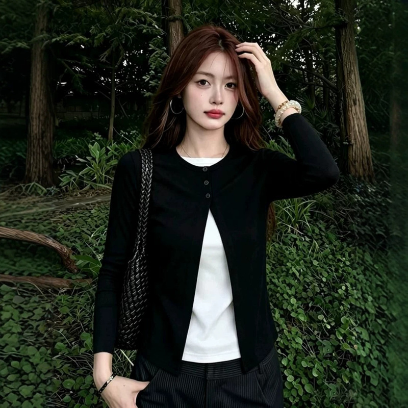 [210g, 40-count cotton] Black faux two-piece long-sleeve T-shirt for women, with a sophisticated Korean style, a relaxed fit, and a slimming effect