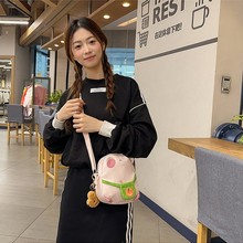 卡通可爱水豚小背包新款少女学生百搭创意卡皮巴拉斜跨收纳包