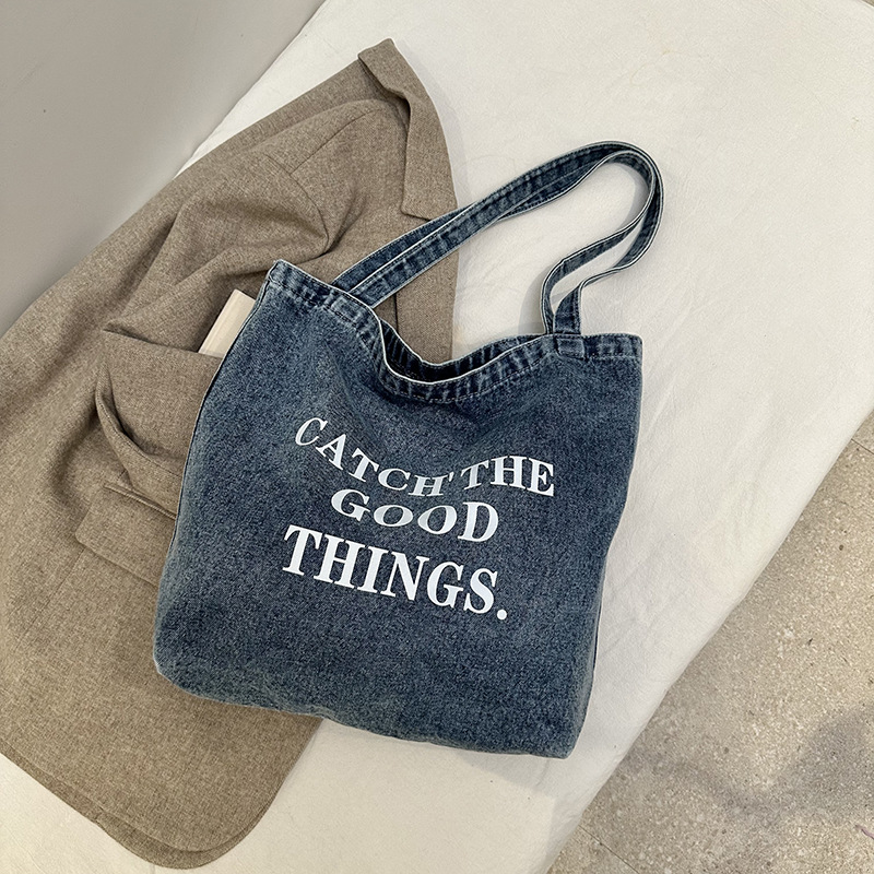 Bolsa de denim casual de gran capacidad para mujeres 2024 nueva bolsa de hombro de viaje, bolsa universitaria ligera y versátil