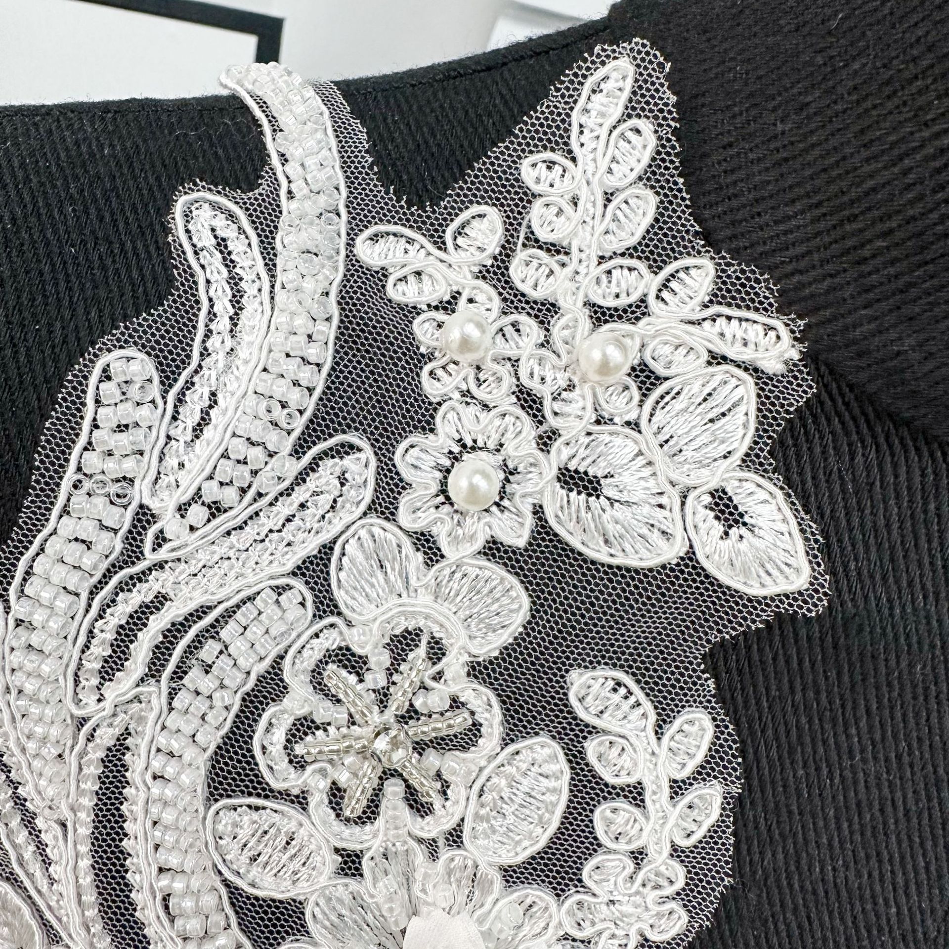 Cuentas de trabajo pesado 3D decal de encaje blanco plumas flor parche vestido de boda accesorios DIY 32cm de largo image 2
