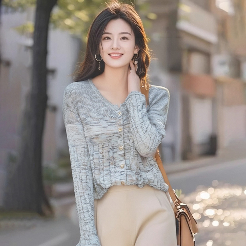AI Figure in stock French Knitted Cardigan Women's 2024 Autumn New Loose Slimming Gentle Style Top Sweater
