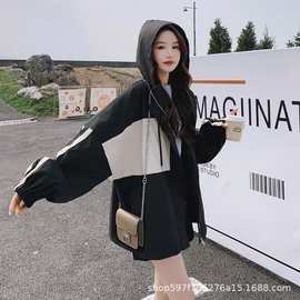 2026新款宽松加厚冲锋衣女中长款时尚休闲洋气小个子撞色连帽外套