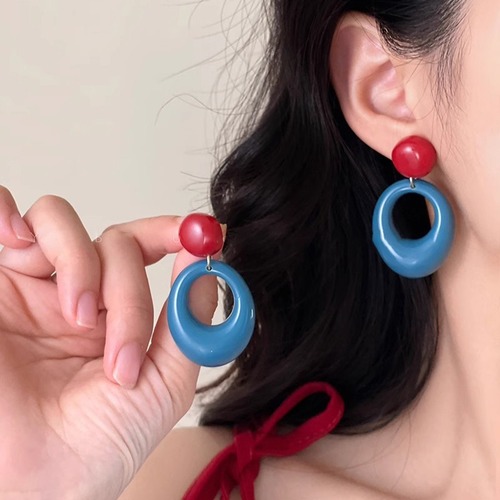 Retro Hong Kong-style round color-blocked earrings for women, vacation-inspired blue earrings with unique design sense, exaggerated earrings
