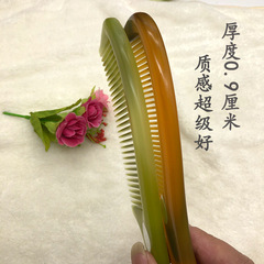 Packaged independently, thick cowhide comb with wavy curved handle, not easy to break, 2-yuan store supply
