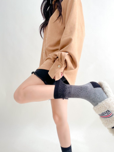 Trendy Japanese designer double-needle tie-dye gradient color personalized men and women couples pure cotton mid-calf socks