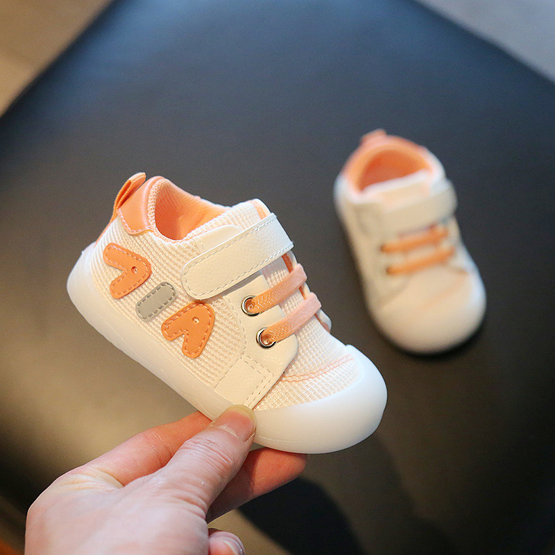 Xiaoxiao Primavera y otoño Nuevos zapatos para bebés de malla para hombres y mujeres zapatos de bebé Zapatos para niños zapatos para niños de años de edad de fondo suave zapatos para niños