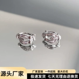 耳钉;耳环;耳夹