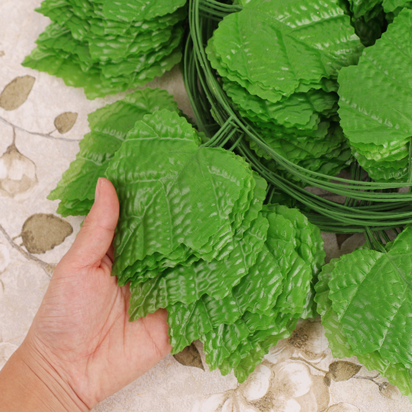 仿真葡萄叶假花藤条藤蔓植物树叶水管道吊顶装饰塑料绿萝叶子