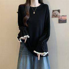 200斤の中の大きいサイズのデザイン感のレースの袖のtシャツの女性の2025春秋の新型はゆったりしていてやせている長袖の底のシャツの女性を現します。