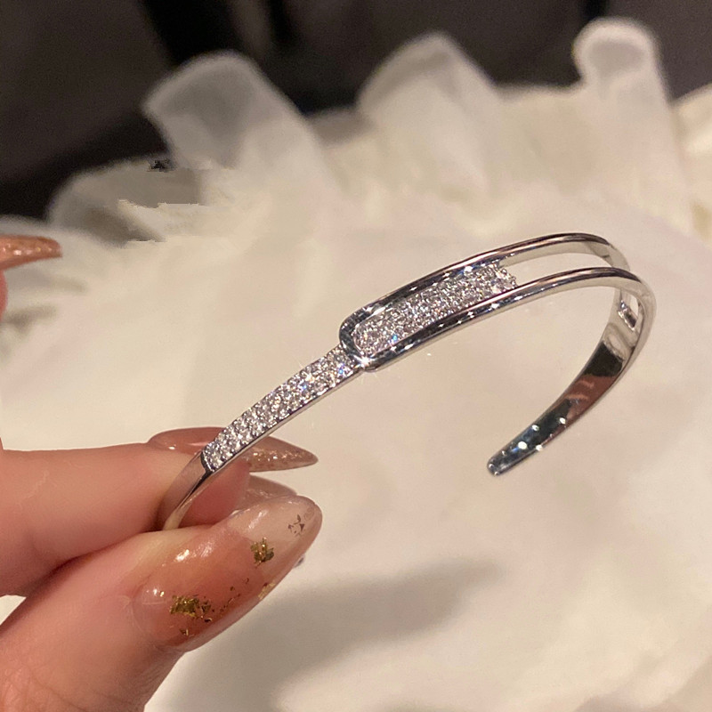 Starry zircon bracelet opening adjustable new light luxury flash Diamond small red book net red bracelet can be sent on behalf Starry zircon bracelet opening adjustable new light luxury flash Diamond small red book net red bracelet can be sent on behalf