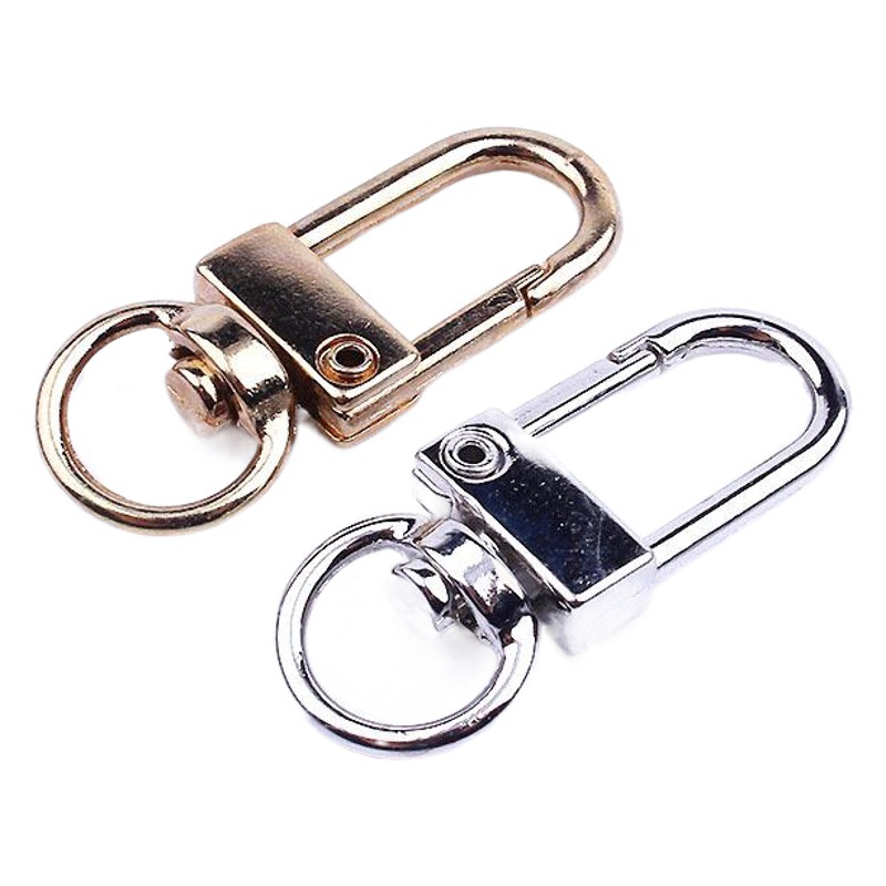 Hebilla de puerta pequeña de tres puntos de metal plateado accesorios de color de pintura de bricolaje hebilla de perro en stock hebilla de gancho transfronterizo colgante llavero plateado